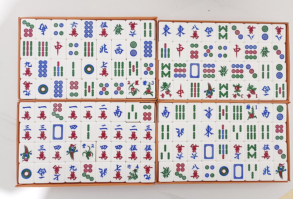 Classic mahjong tiles packed in trays — how factories and catalogs often present a full set